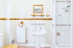 En-suite- click for photo gallery